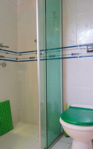 Casa à venda com 280m², 6 quartos e 2 vagasBanheiro da Suíte 2