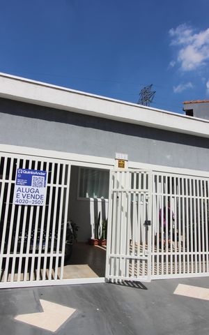 Casa para alugar com 220m², 4 quartos e 3 vagasFachada