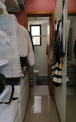 Casa de condomínio à venda com 140m², 4 quartos e 2 vagasCloset da suíte 1
