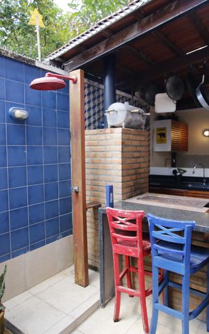 Casa de condomínio à venda com 140m², 4 quartos e 2 vagasQuintal