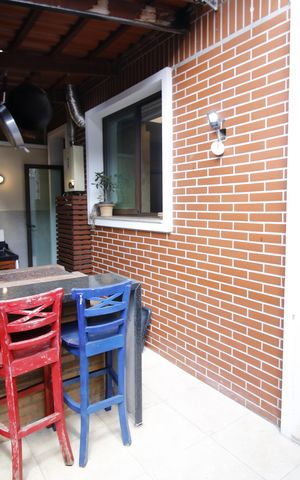 Casa de condomínio à venda com 140m², 4 quartos e 2 vagasQuintal
