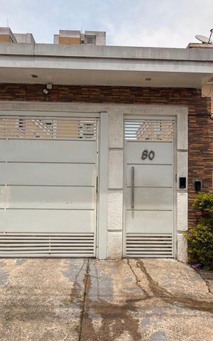Casa de condomínio para alugar com 55m², 2 quartos e 1 vaga Casa de condomínio para alugar com 55m², 2 quartos e 1 vagaFachada