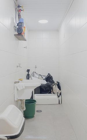 Casa à venda com 275m², 3 quartos e 2 vagasÁrea de Serviço