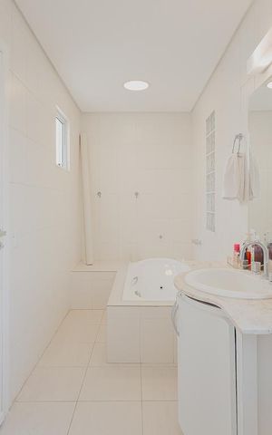 Casa à venda com 275m², 3 quartos e 2 vagasBanheiro da Suíte
