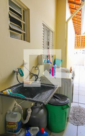 Casa à venda com 70m², 2 quartos e 2 vagas