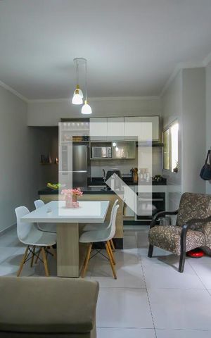 Casa à venda com 70m², 2 quartos e 2 vagas