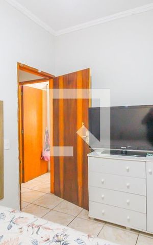 Casa à venda com 70m², 2 quartos e 2 vagas