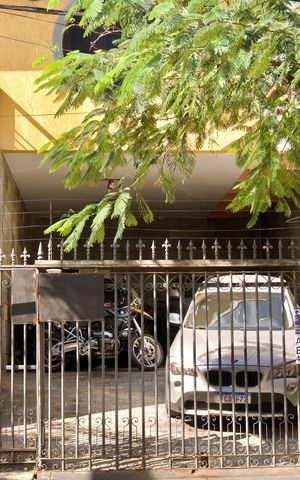Casa à venda com 266m², 4 quartos e 4 vagas Casa à venda com 266m², 4 quartos e 4 vagasFachada da Casa
