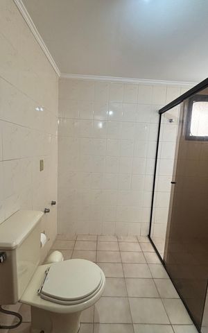 Apartamento à venda com 140m², 3 quartos e 2 vagas Apartamento à venda com 140m², 3 quartos e 2 vagasBanheiro da Suíte