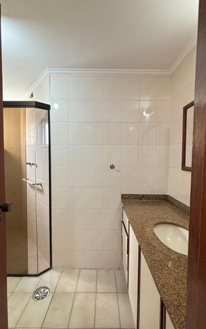 Apartamento à venda com 140m², 3 quartos e 2 vagas Apartamento à venda com 140m², 3 quartos e 2 vagasBanheiro da Suíte