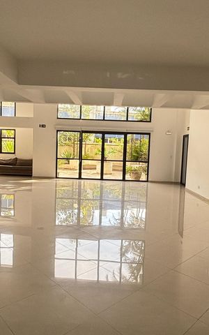Apartamento à venda com 140m², 3 quartos e 2 vagas Apartamento à venda com 140m², 3 quartos e 2 vagasSalão de Festas