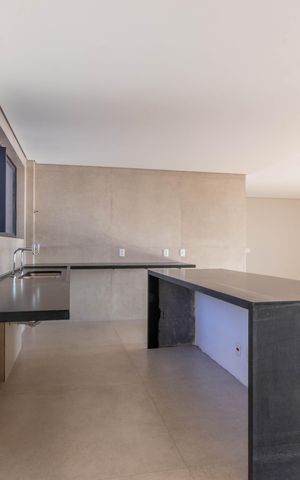 Apartamento à venda com 224m², 4 quartos e 4 vagas Apartamento à venda com 224m², 4 quartos e 4 vagasCozinha
