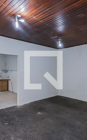 Casa para alugar com 300m², 2 quartos e sem vaga