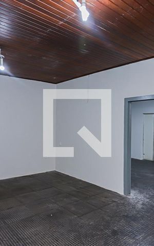 Casa para alugar com 300m², 2 quartos e sem vaga