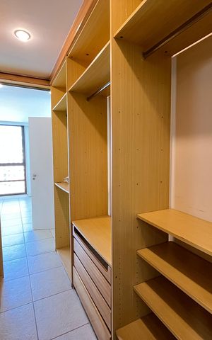Apartamento para alugar com 198m², 3 quartos e 2 vagas Apartamento para alugar com 198m², 3 quartos e 2 vagasCloset Suíte 2