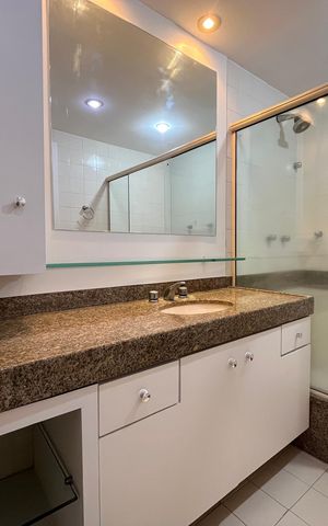 Apartamento para alugar com 198m², 3 quartos e 2 vagas Apartamento para alugar com 198m², 3 quartos e 2 vagasBanheiro Suíte 2