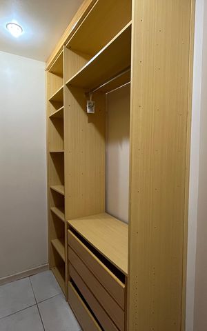 Apartamento para alugar com 198m², 3 quartos e 2 vagas Apartamento para alugar com 198m², 3 quartos e 2 vagasCloset Suíte