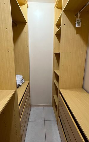 Apartamento para alugar com 198m², 3 quartos e 2 vagas Apartamento para alugar com 198m², 3 quartos e 2 vagasCloset Suíte