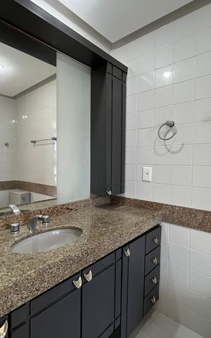 Apartamento para alugar com 198m², 3 quartos e 2 vagas Apartamento para alugar com 198m², 3 quartos e 2 vagasBanheiro Suíte 3
