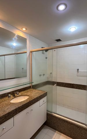 Apartamento para alugar com 198m², 3 quartos e 2 vagas Apartamento para alugar com 198m², 3 quartos e 2 vagasBanheiro Suíte 2