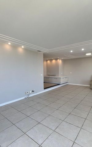 Apartamento para alugar com 198m², 3 quartos e 2 vagas Apartamento para alugar com 198m², 3 quartos e 2 vagasSala