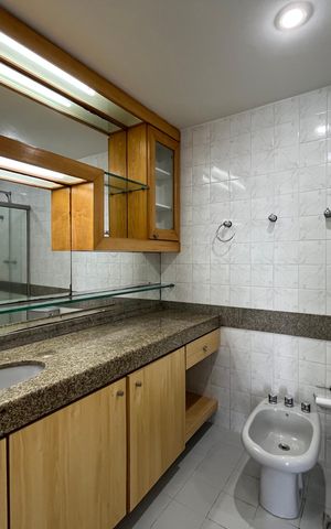 Apartamento para alugar com 198m², 3 quartos e 2 vagas Apartamento para alugar com 198m², 3 quartos e 2 vagasBanheiro Suíte