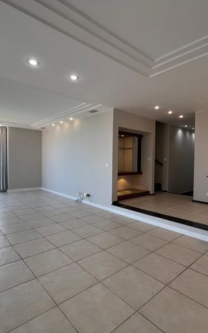 Apartamento para alugar com 198m², 3 quartos e 2 vagas Apartamento para alugar com 198m², 3 quartos e 2 vagasSala