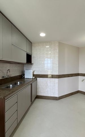 Apartamento para alugar com 198m², 3 quartos e 2 vagas Apartamento para alugar com 198m², 3 quartos e 2 vagasCozinha