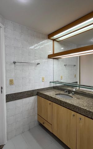 Apartamento para alugar com 198m², 3 quartos e 2 vagas Apartamento para alugar com 198m², 3 quartos e 2 vagasBanheiro Suíte