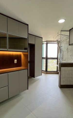 Apartamento para alugar com 198m², 3 quartos e 2 vagas Apartamento para alugar com 198m², 3 quartos e 2 vagasCozinha