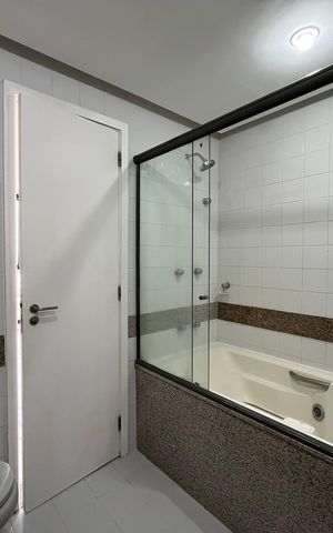 Apartamento para alugar com 198m², 3 quartos e 2 vagas Apartamento para alugar com 198m², 3 quartos e 2 vagasBanheiro Suíte 3
