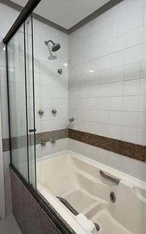 Apartamento para alugar com 198m², 3 quartos e 2 vagas Apartamento para alugar com 198m², 3 quartos e 2 vagasBanheiro Suíte 3