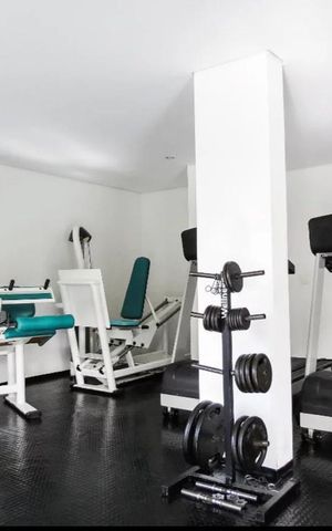 Apartamento à venda com 170m², 4 quartos e 3 vagas Apartamento à venda com 170m², 4 quartos e 3 vagasÁrea comum - Academia