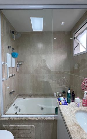 Apartamento à venda com 170m², 4 quartos e 3 vagas Apartamento à venda com 170m², 4 quartos e 3 vagasBanheiro da Suíte 2