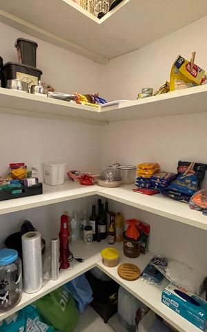 Apartamento à venda com 170m², 4 quartos e 3 vagas Apartamento à venda com 170m², 4 quartos e 3 vagasDespensa