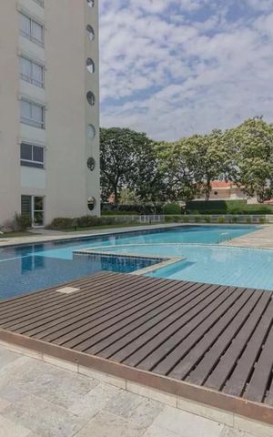 Apartamento à venda com 170m², 4 quartos e 3 vagas Apartamento à venda com 170m², 4 quartos e 3 vagasÁrea comum - Piscina