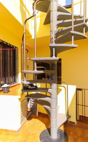 Casa à venda com 168m², 3 quartos e 2 vagas Casa à venda com 168m², 3 quartos e 2 vagasÁrea externa