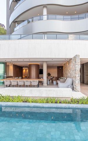 Apartamento à venda com 241m², 4 quartos e 4 vagasÁrea comum - Piscina