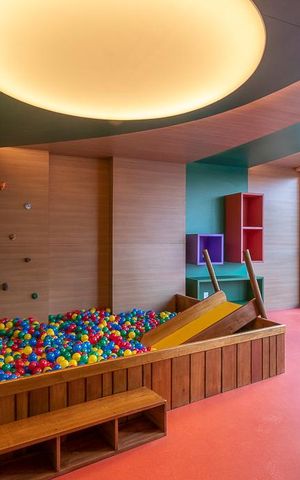Apartamento à venda com 241m², 4 quartos e 4 vagasÁrea comum - Playground