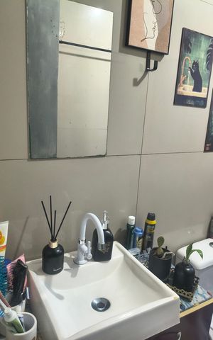 Casa à venda com 65m², 3 quartos e 1 vaga Casa à venda com 65m², 3 quartos e 1 vagaBanheiro
