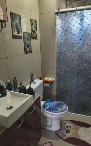 Casa à venda com 65m², 3 quartos e 1 vaga Casa à venda com 65m², 3 quartos e 1 vagaBanheiro