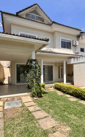 Casa de condomínio para alugar com 180m², 4 quartos e 2 vagas Casa de condomínio para alugar com 180m², 4 quartos e 2 vagasÁrea externa