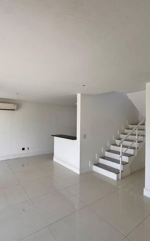 Casa de condomínio para alugar com 180m², 4 quartos e 2 vagas Casa de condomínio para alugar com 180m², 4 quartos e 2 vagasSala