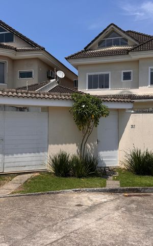 Casa de condomínio para alugar com 180m², 4 quartos e 2 vagas Casa de condomínio para alugar com 180m², 4 quartos e 2 vagasFachada