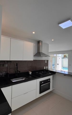 Casa de condomínio para alugar com 180m², 4 quartos e 2 vagas Casa de condomínio para alugar com 180m², 4 quartos e 2 vagasCozinha