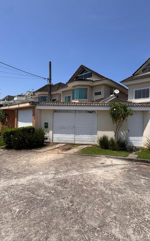 Casa de condomínio para alugar com 180m², 4 quartos e 2 vagas Casa de condomínio para alugar com 180m², 4 quartos e 2 vagasFachada