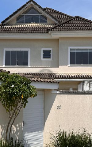 Casa de condomínio para alugar com 180m², 4 quartos e 2 vagas Casa de condomínio para alugar com 180m², 4 quartos e 2 vagasFachada
