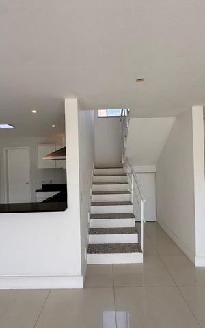 Casa de condomínio para alugar com 180m², 4 quartos e 2 vagas Casa de condomínio para alugar com 180m², 4 quartos e 2 vagasSala