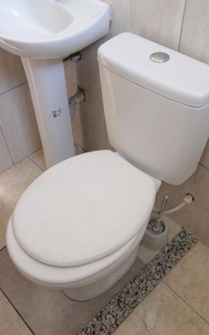 Casa à venda com 241m², 3 quartos e 4 vagasCasa 3 - Banheiro Social