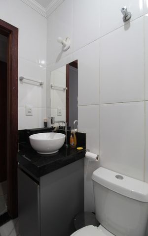 Casa à venda com 241m², 3 quartos e 4 vagasCasa 1 - Banheiro da Suíte
